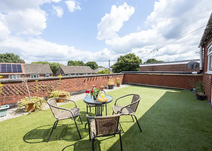 Manchester Airport Modernised Apartment - Free Parking