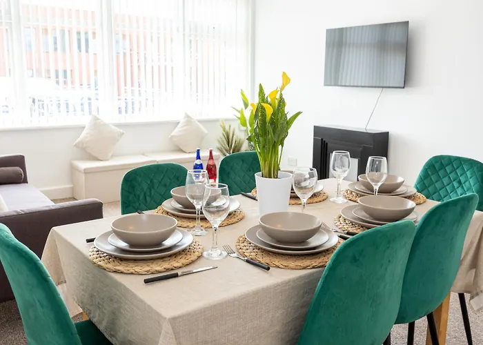 Manchester Airport Modernised Apartment - Free Parking