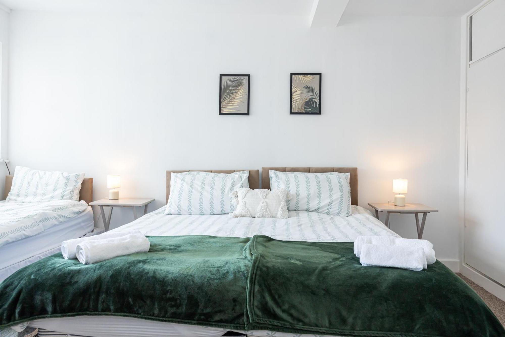 Manchester Airport Modernised - Free Parking Apartment