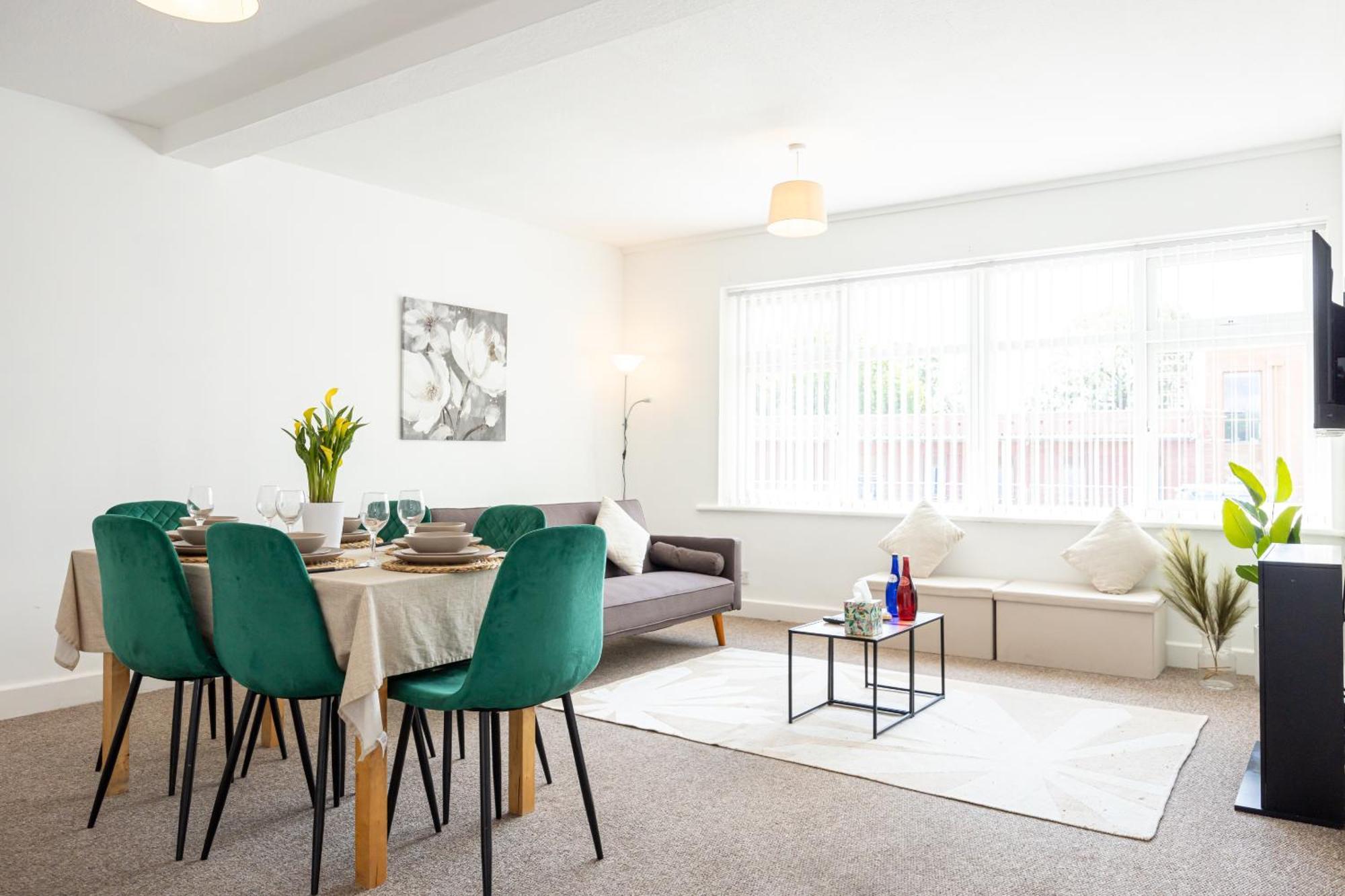 Manchester Airport Modernised - Free Parking Apartment
