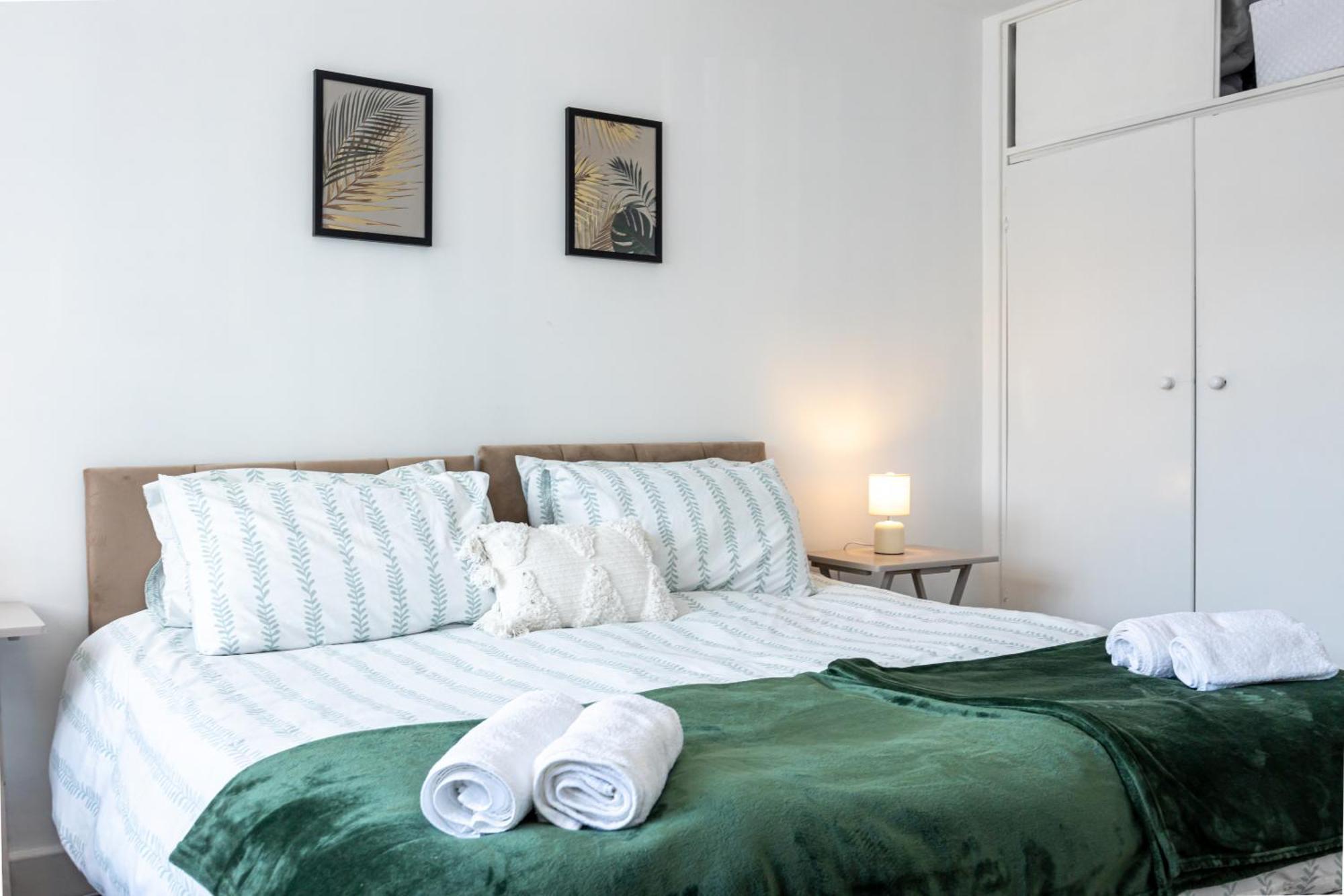 Manchester Airport Modernised - Free Parking Apartment Cheadle Hulme
