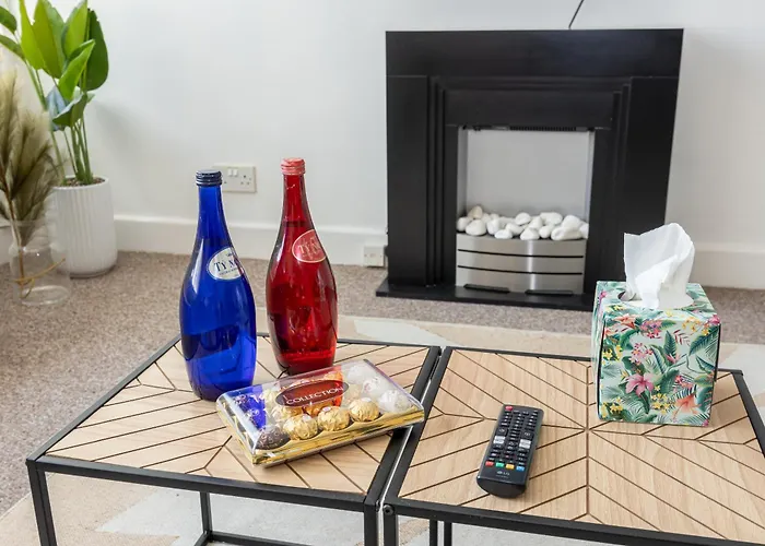 Manchester Airport Modernised Apartment - Free Parking